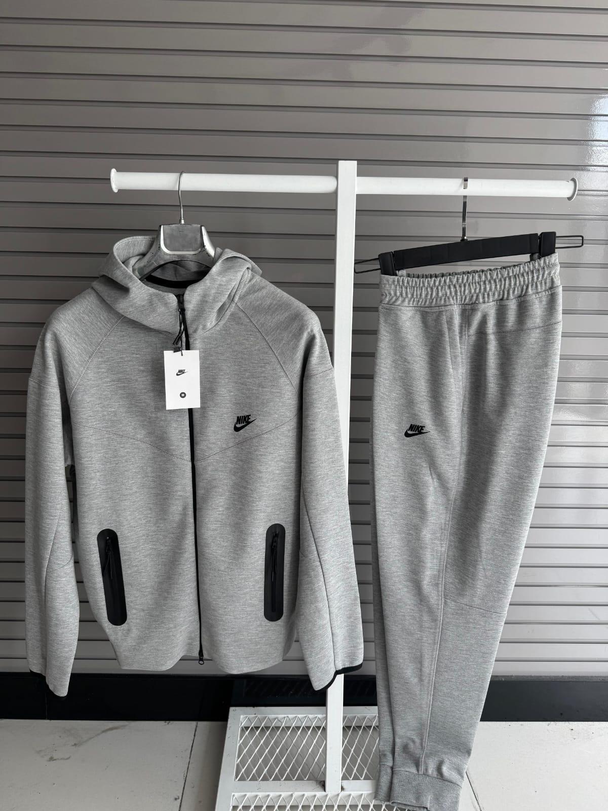ENSEMBLE NIKE TECH FLEECE