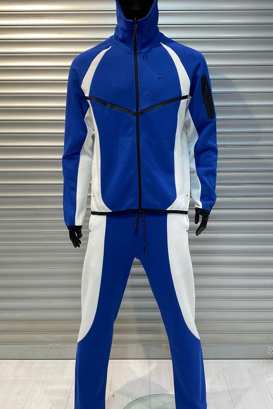 ENSEMBLE NIKE TECH FLEECE 2026