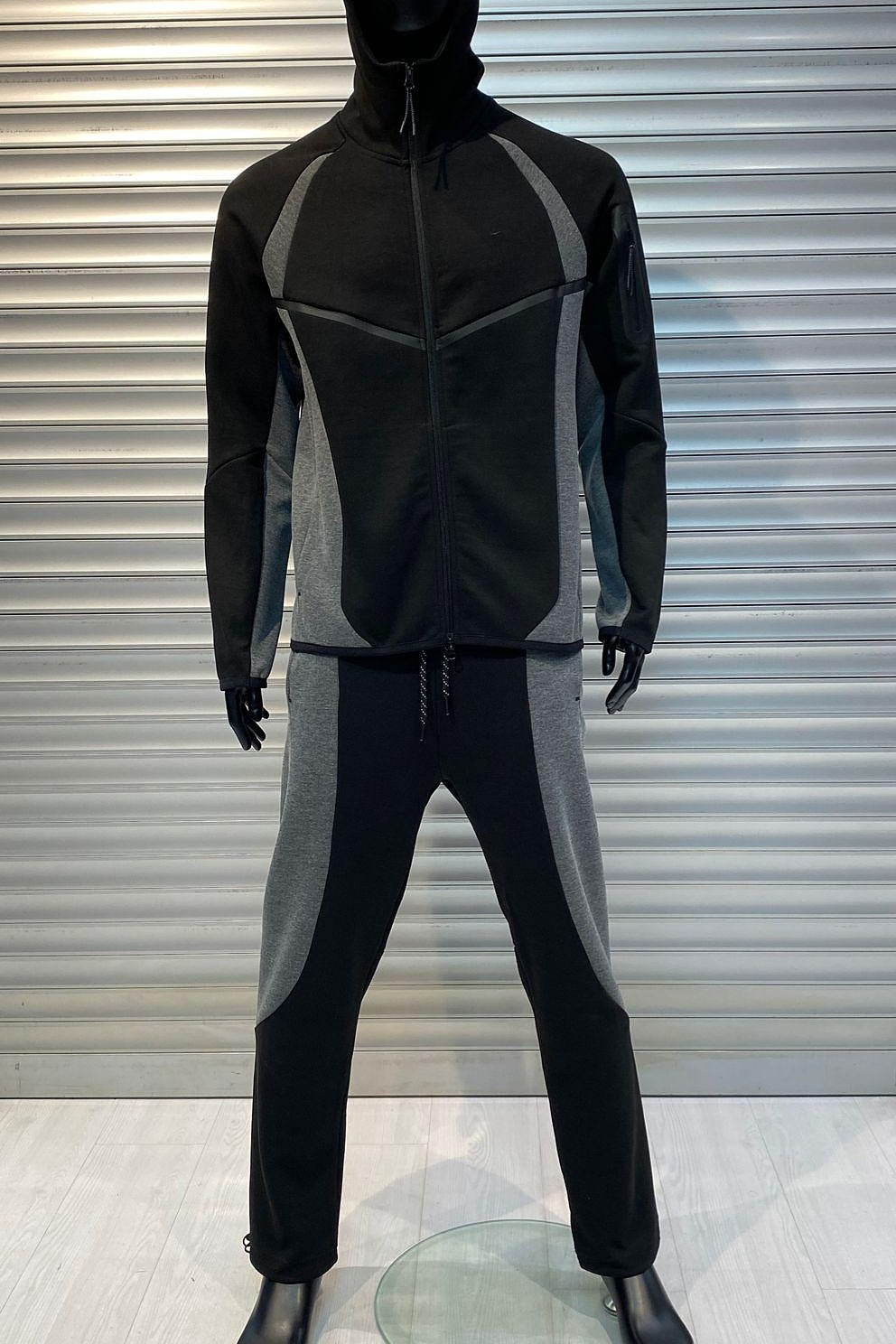 ENSEMBLE NIKE TECH FLEECE 2026